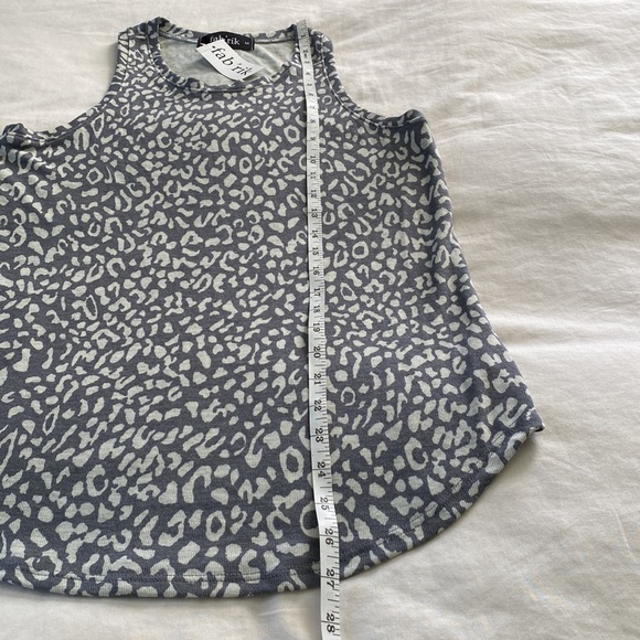 Fab’rik Gray and Silver Leopard Print Razor Back Style Tank Size Medium - Picture 3 of 6